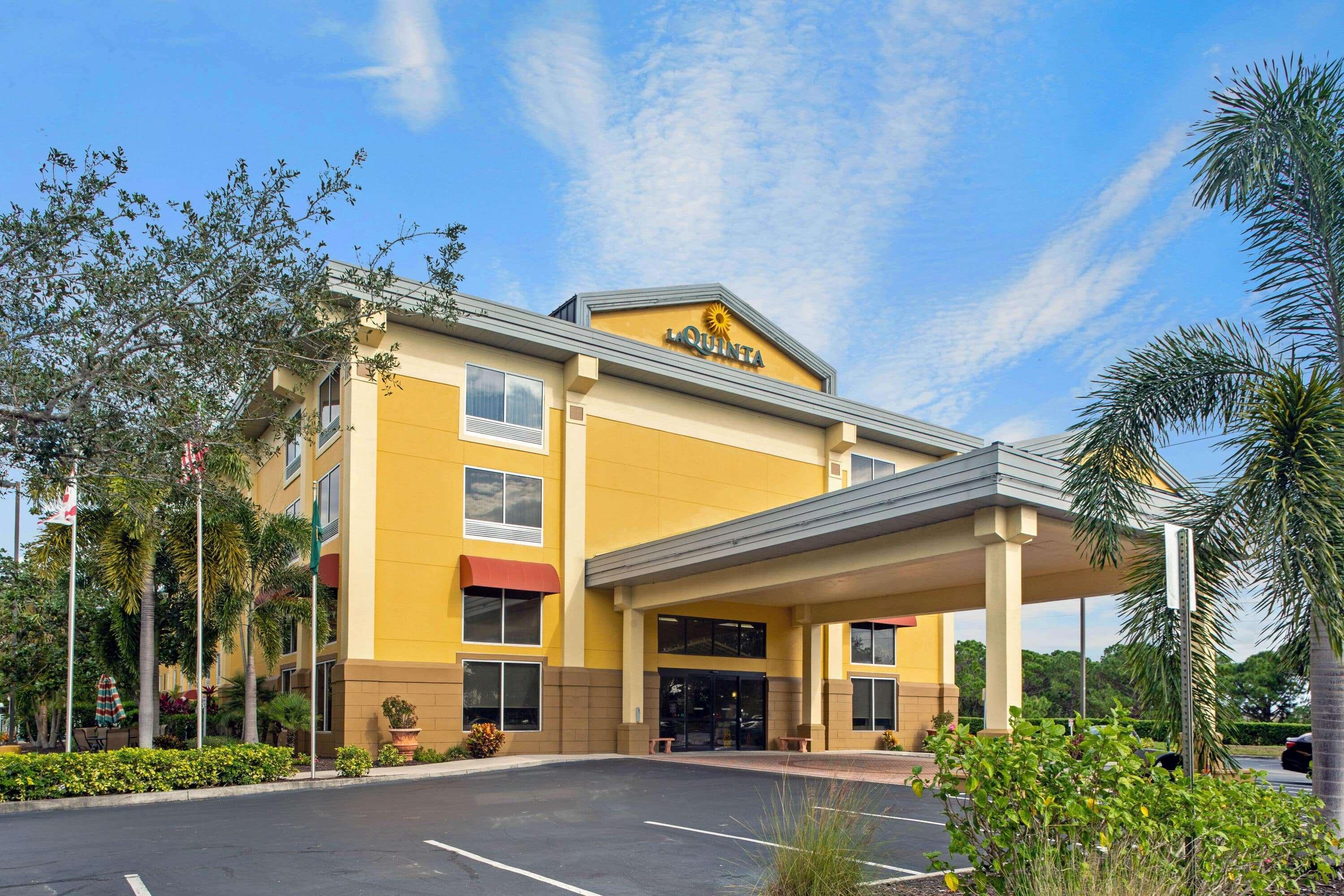 Comfort Inn & Suites Sarasota I75 The Meadows Exterior foto