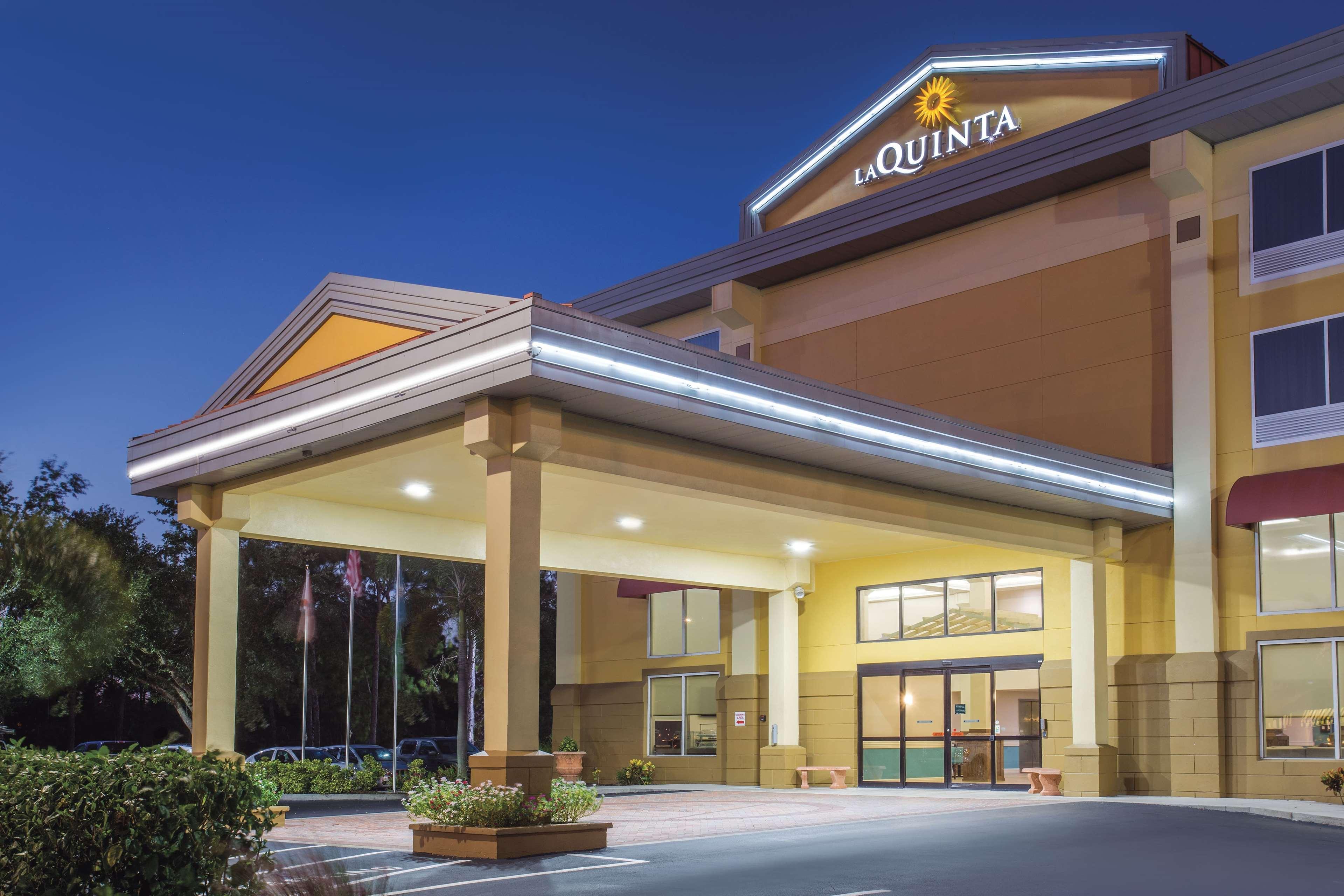 Comfort Inn & Suites Sarasota I75 The Meadows Exterior foto